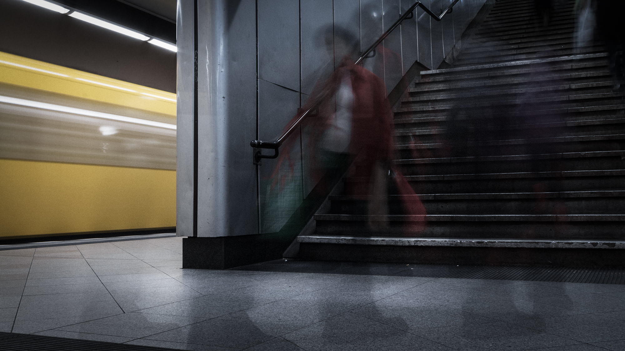 Schummerlicht in einer Berliner U-Bahn-Station